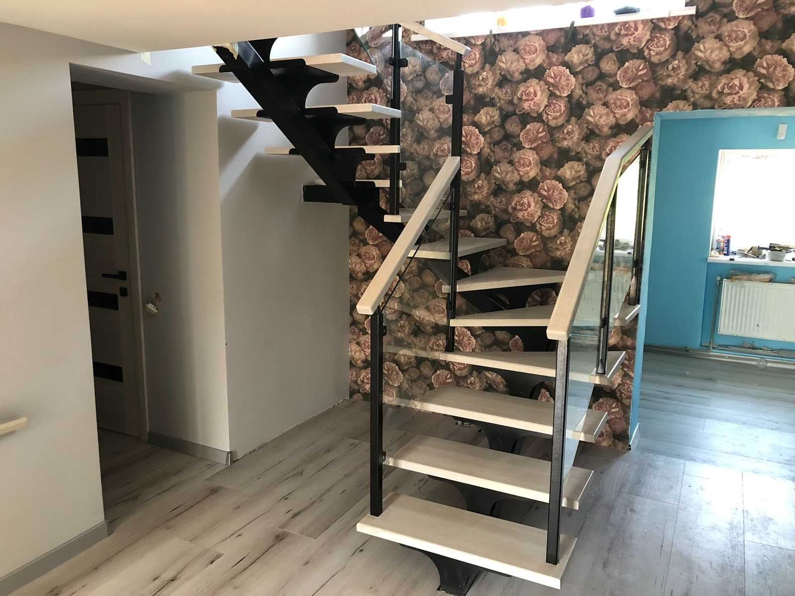 Лестница в дом из ясеня