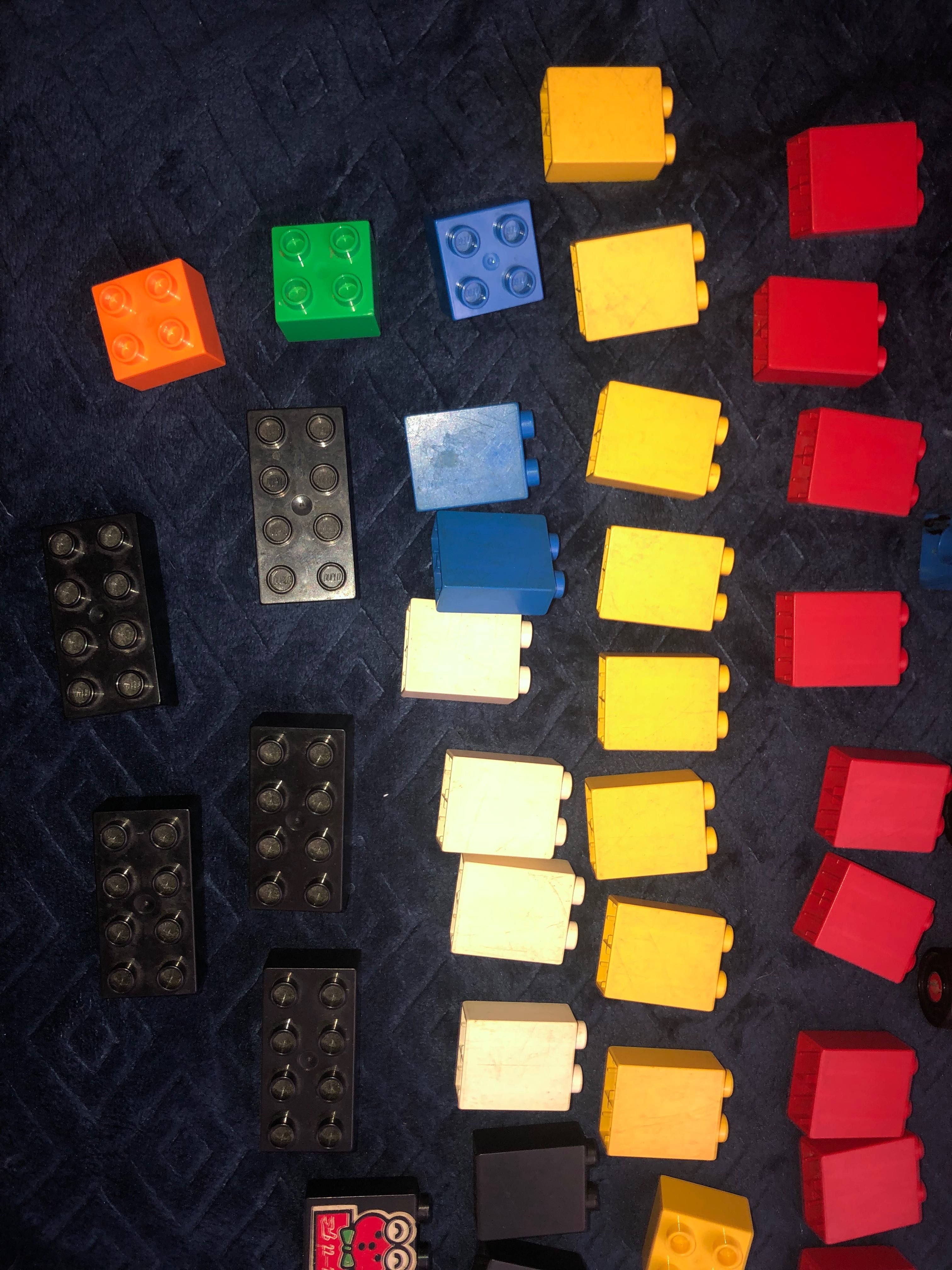 Lego duplo 51 elementow 7 figurek zestaw