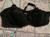Czarny biustonosz 85DD