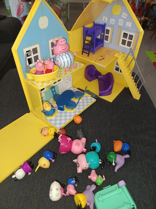 Casa da Peppa com bonecos e acessórios