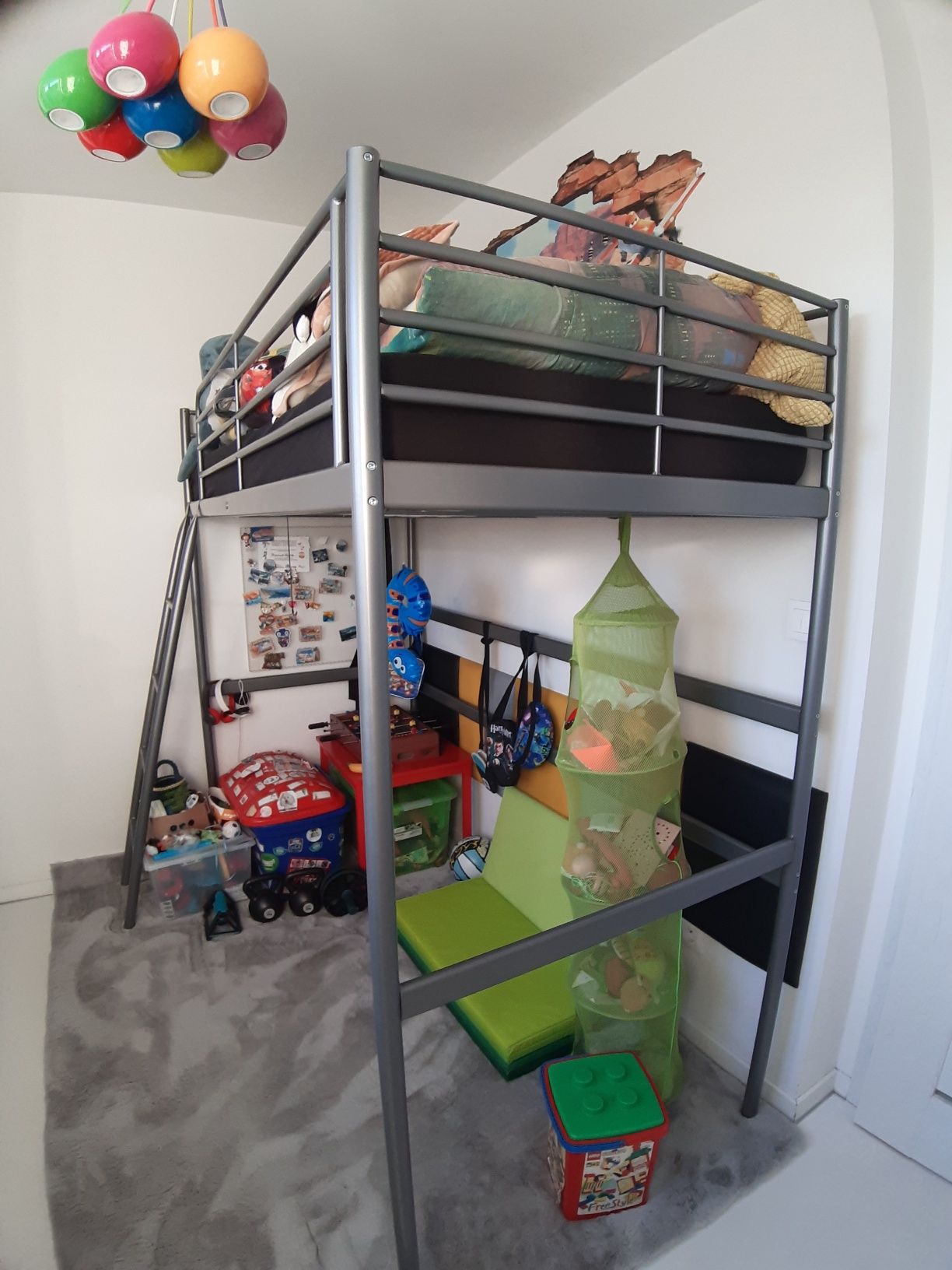 Lozko na antresoli Ikea Svarta , łóżko pietrowe  2.0x0.9, lewostronne