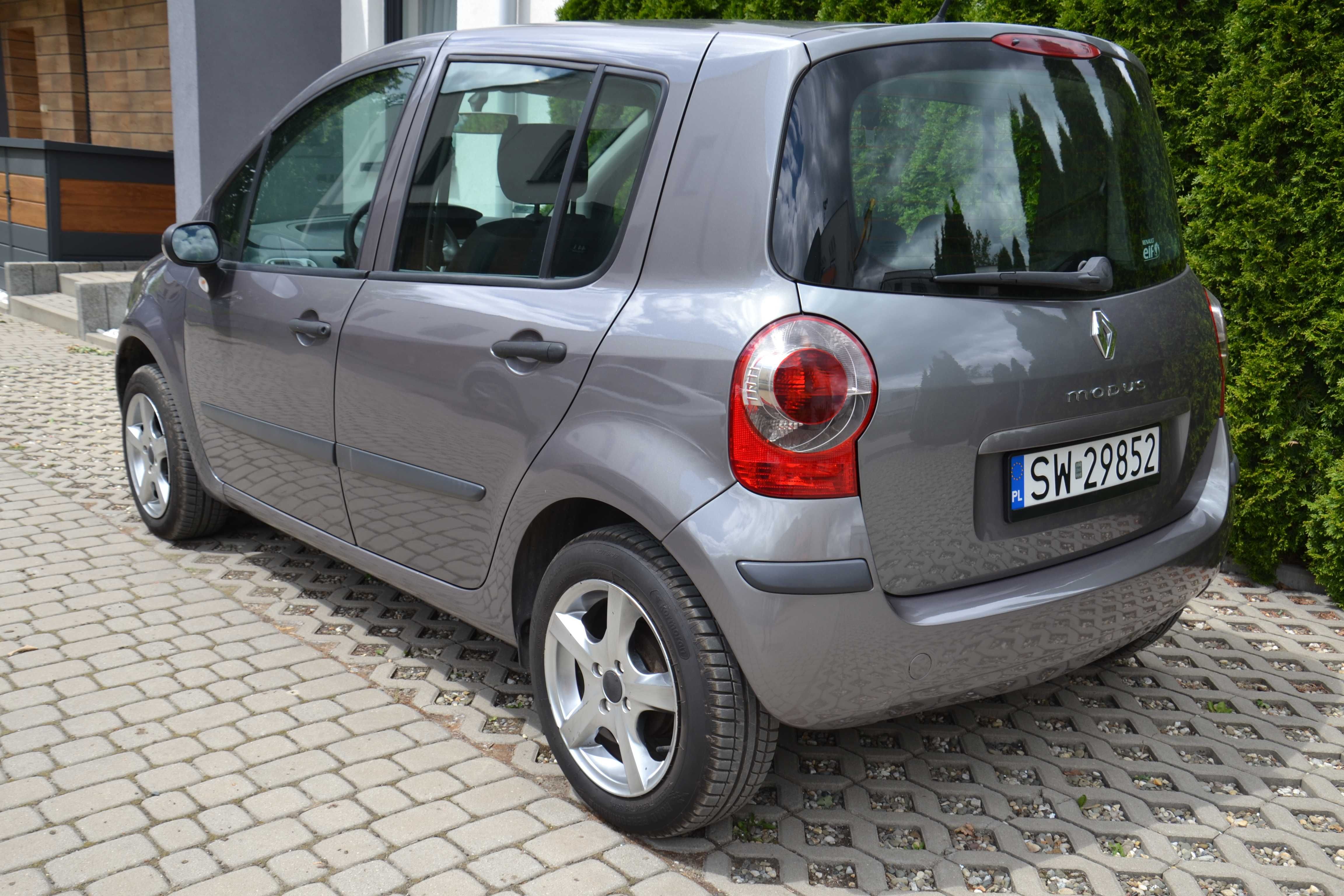 Modus z przebiegiem 122 700 km z 2007 roku
