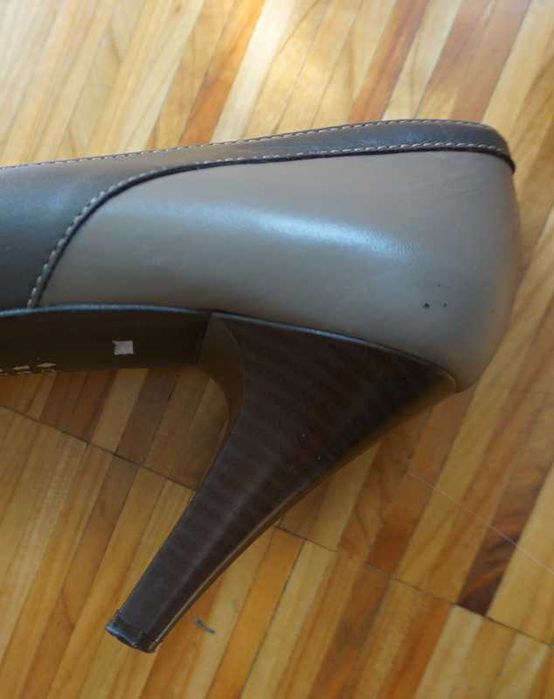 ESKA Czółenka Szpilki 38 25 cm Skóra naturalna Półbuty Taupe