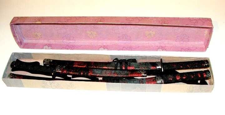 Ozdobne Miecze Samurajskie Katana. Zestaw czerwony, 3 sztuki + stojak.