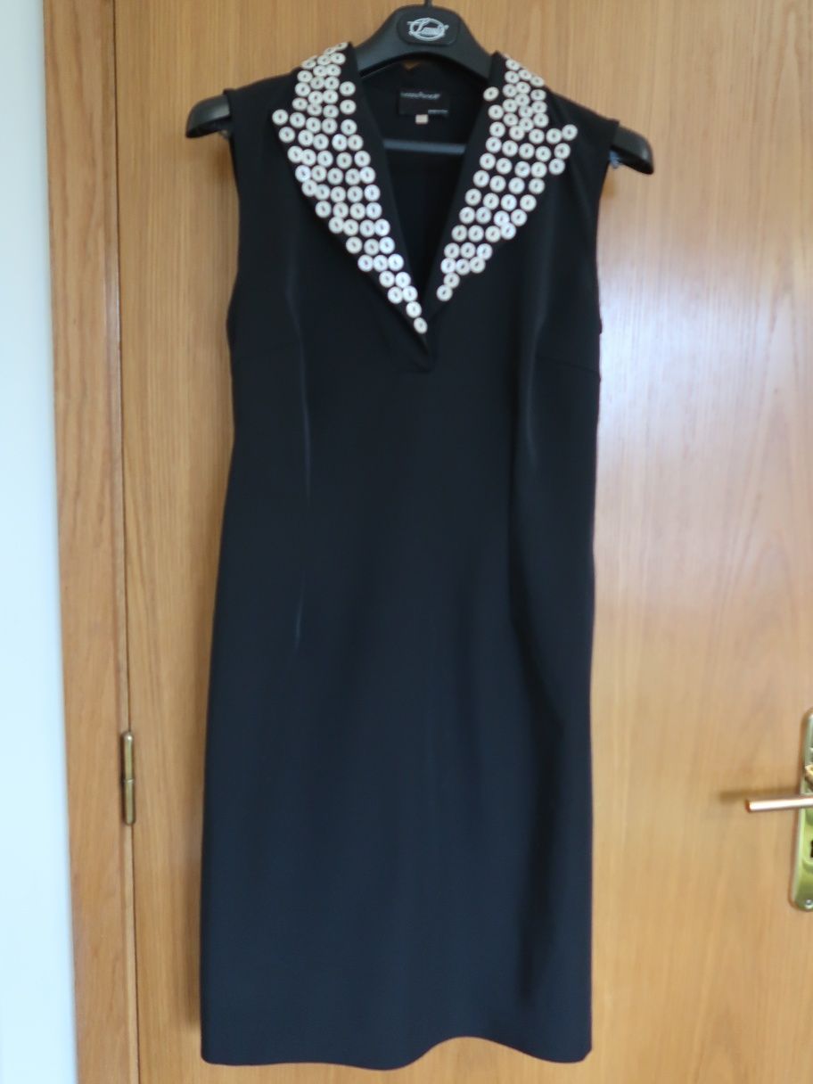 Vestido curto preto para ocasiões especiais