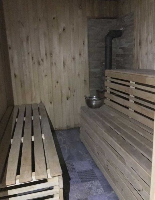 Продаж комерційного приміщення під ресторан та готель