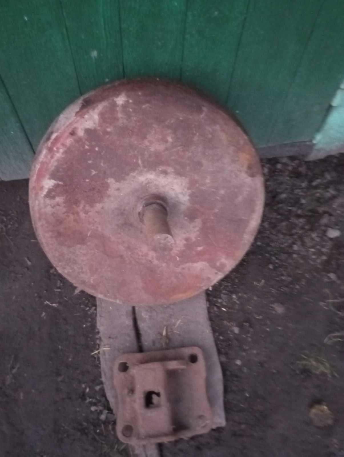 Продам Опорне колесо в сборі до плуга.