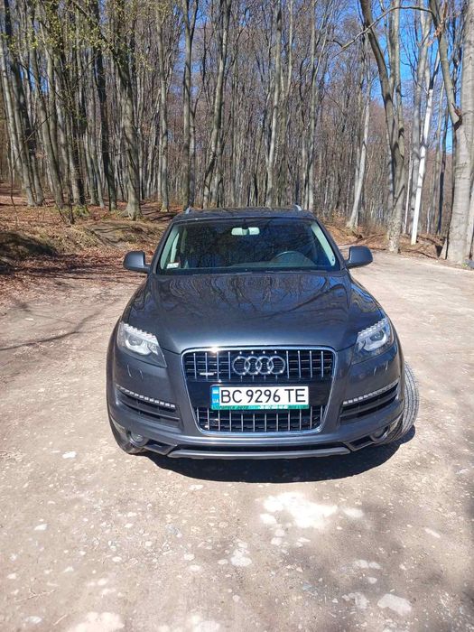 Audi Q7 2015року.