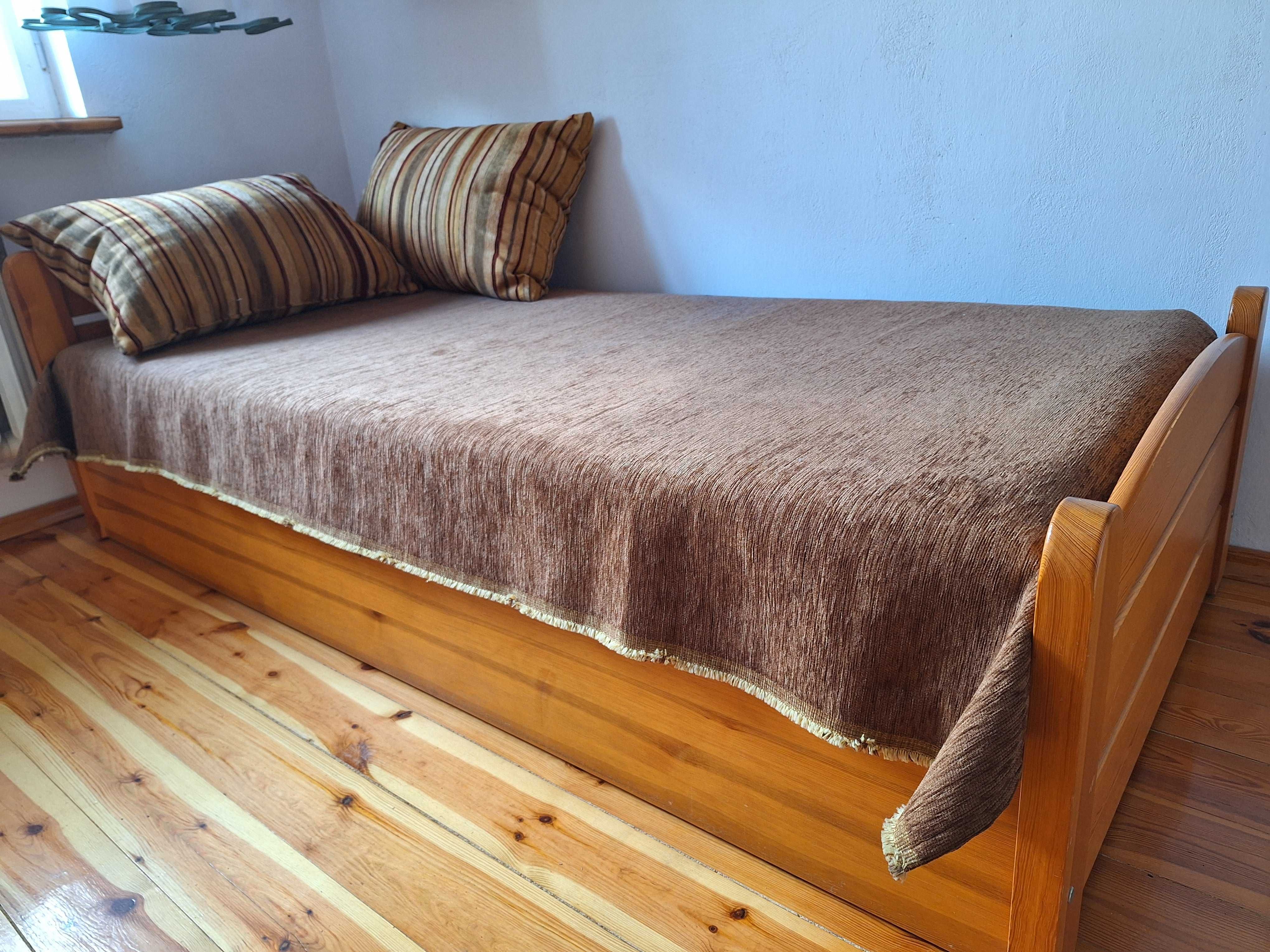 Łóżko drewno sosna, stan bardzo dobry!