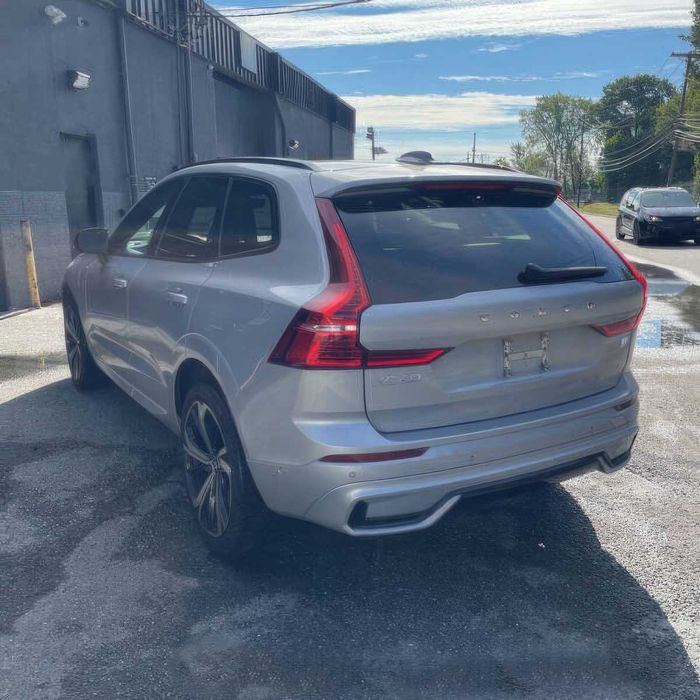 Volvo XC60      2022