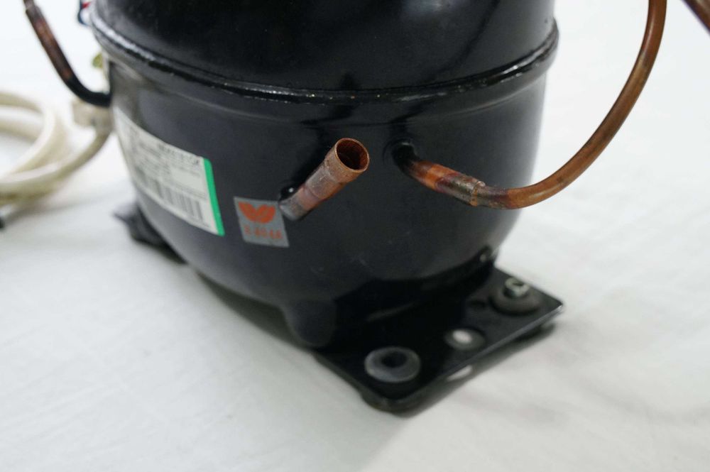 Sprężarka hermetyczna chłodnicza tłokowa EMBRACO NEK6181GK 600W/-10*C