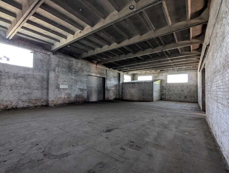 Здамо в оренду майданчик та склади зрампою та напольні  на Обухова 66А