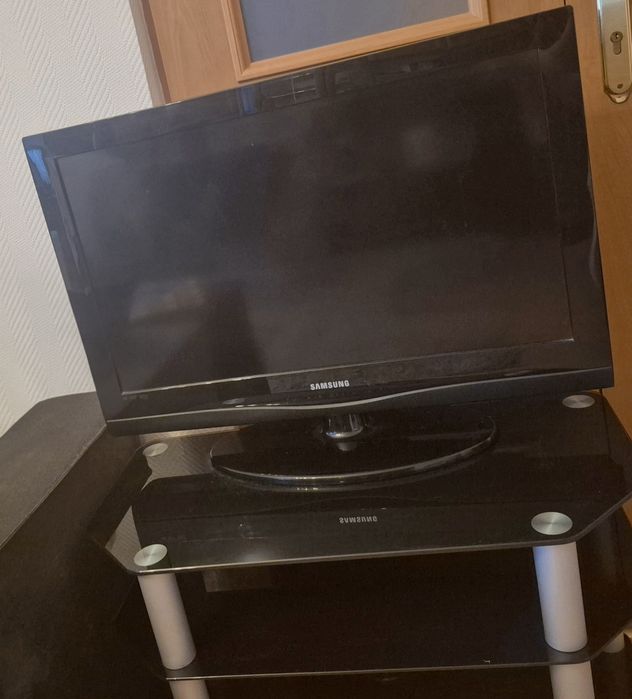 Телевизор Samsung 32" + тумба під телевизор