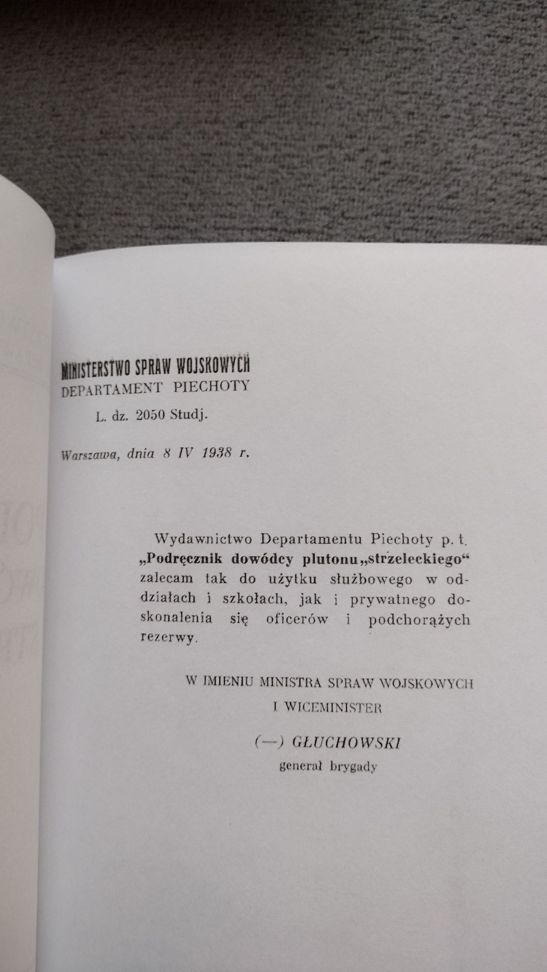 Podręcznik dowódcy plutonu strzeleckiego stan tak jak na zdjęciach.