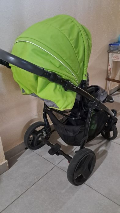 Продам срочно детскую коляску
