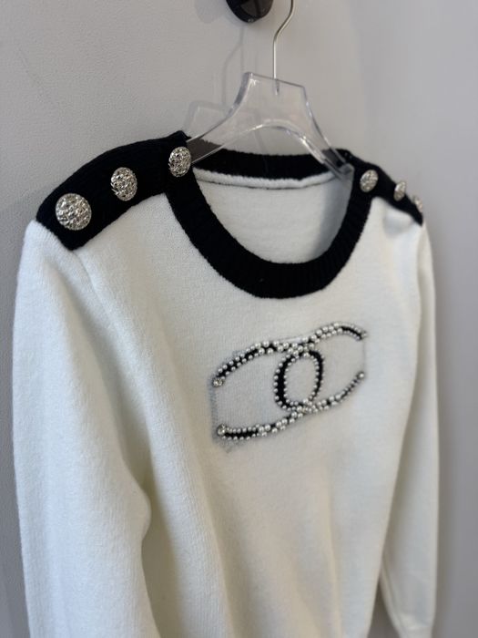Тепла кофтинка жіноча Chanel, біла вʼязана