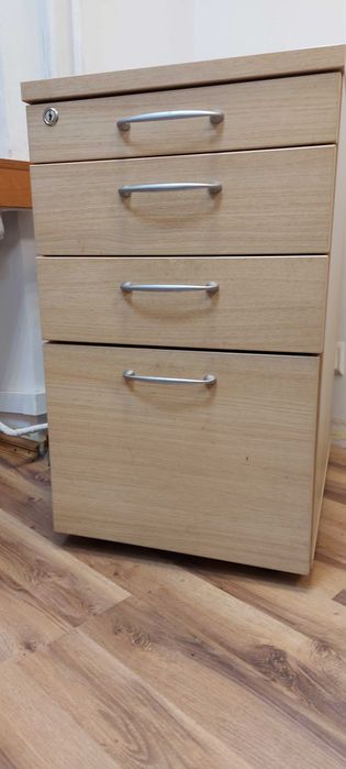 Komplet mebli biurowych