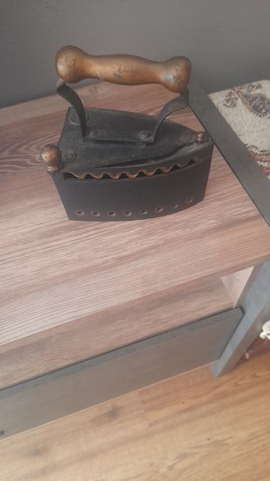 Ferro de engomar a carvão