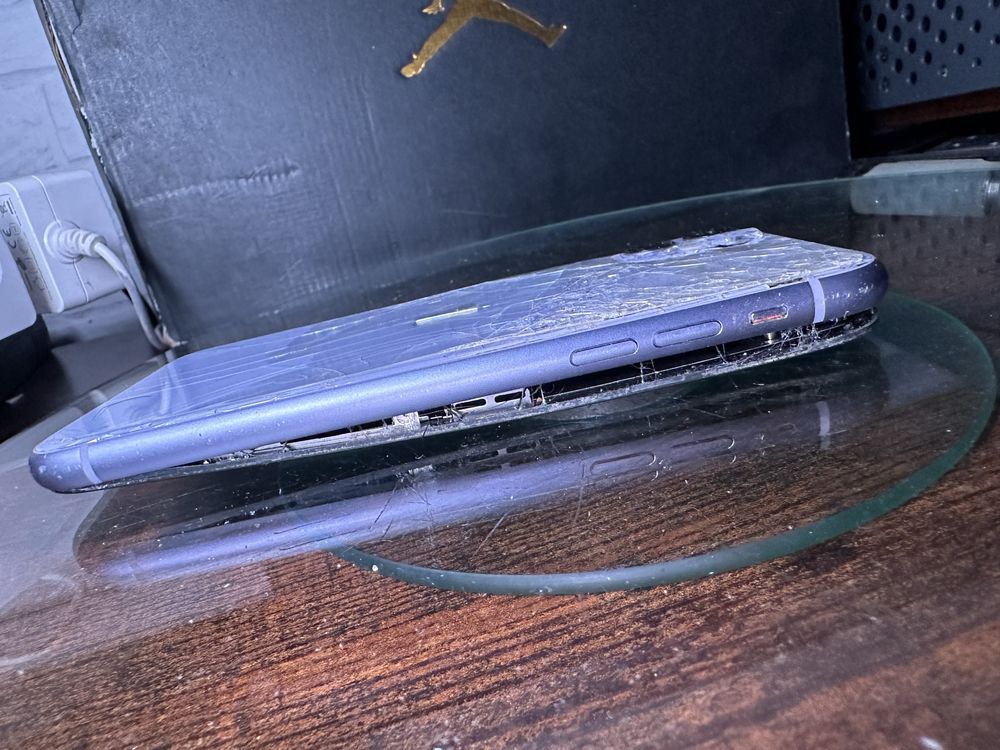 Iphone 11 Uszkodzony Technicznie w pełni sprawny