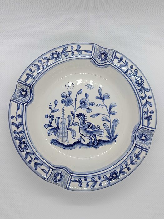 Cinzeiro pintado à mão e assinado