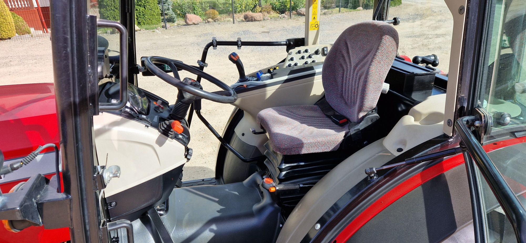 Ciągnik sadowniczy Massey Ferguson 3710F TUZ+WOM