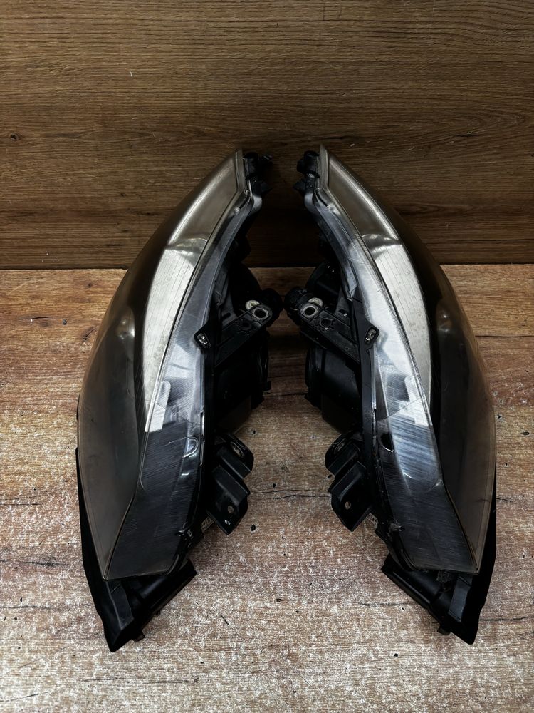 Lampa/reflektor przedni lewy prawy Renault Clio 3 Xenon