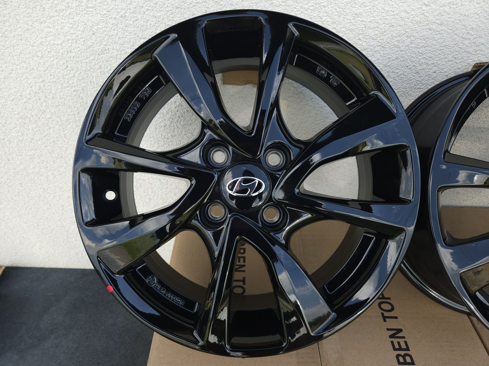 Hyundai i20 Felgi 15 " Nowe 4x100 i10 Czarne Alufelgi