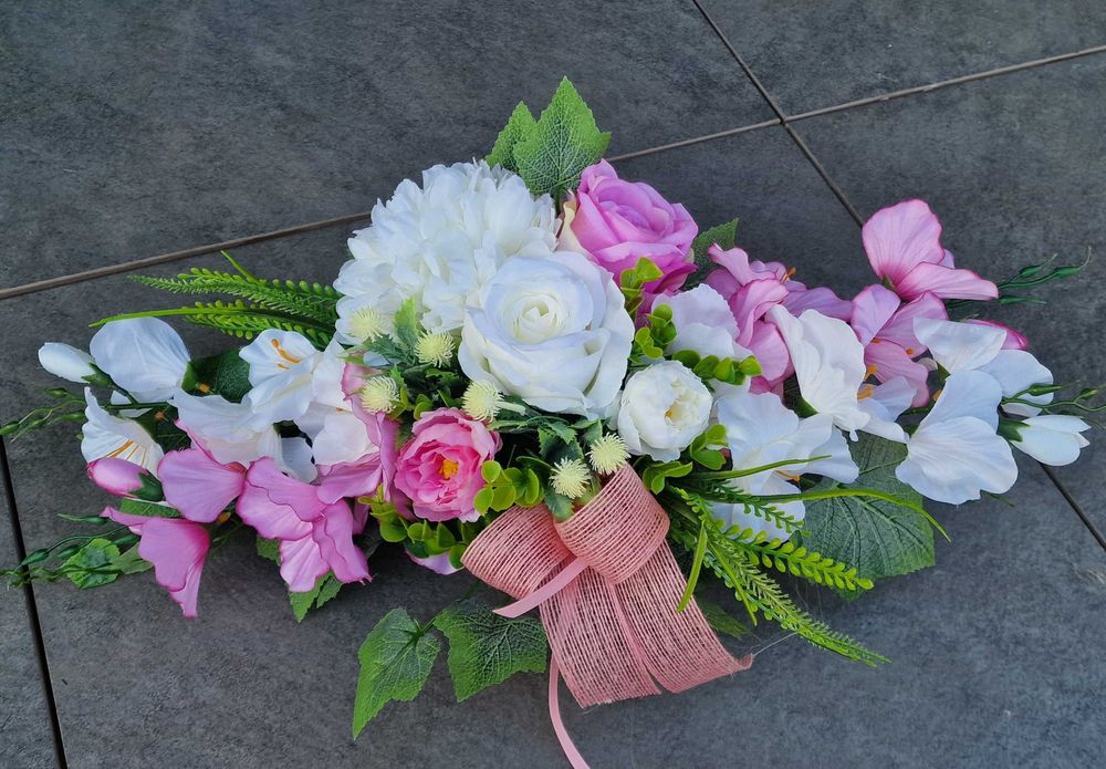 Kompozycja kwiatowa na grób cmentarz stroik ikebana Z150