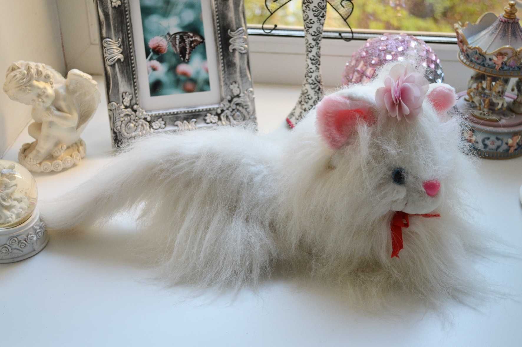 Мягкая игрушка белая пушистая кошка