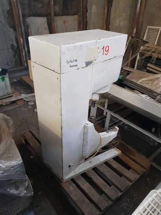 Міксер планетарного типу (промисловий міксер)