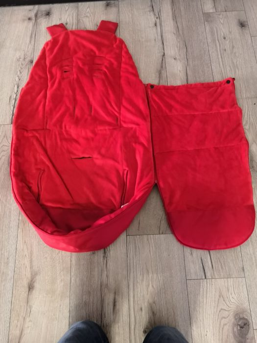 Śpiworek do wozka firmy cybex czerwony.