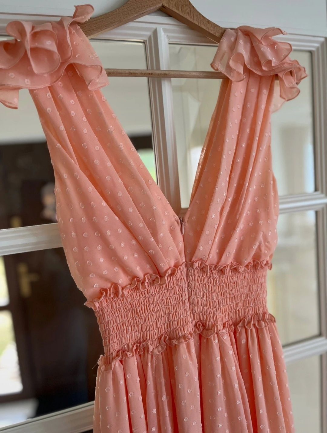 Długa zwiewna sukienka brzoskwiniowa różowa na chrzest komunia roczek
