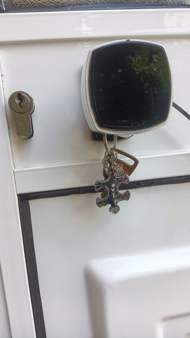 Porta em alumínio cor branca