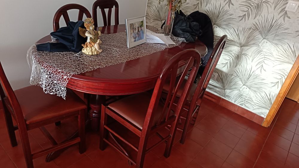 Mesa de jantar com 5 cadeiras