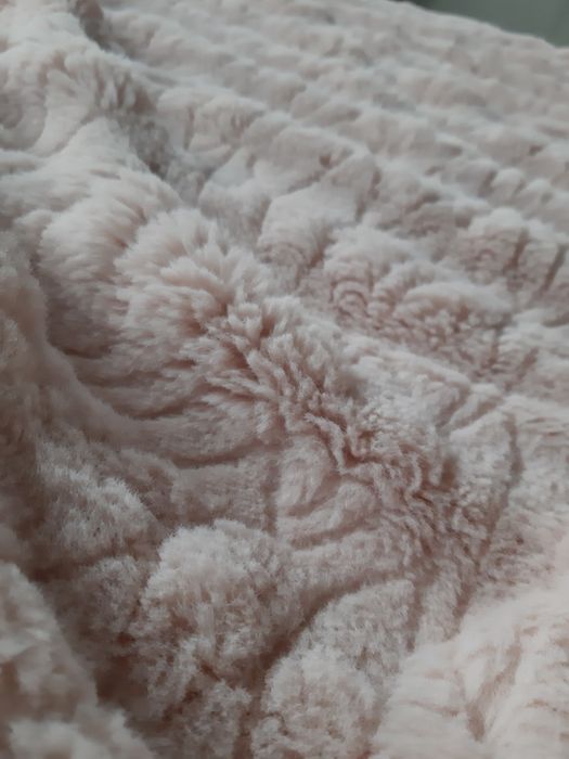 Koc kocyk różowy jasny delikatny ok 170x 123-5cm blady róż Rachel Zoe