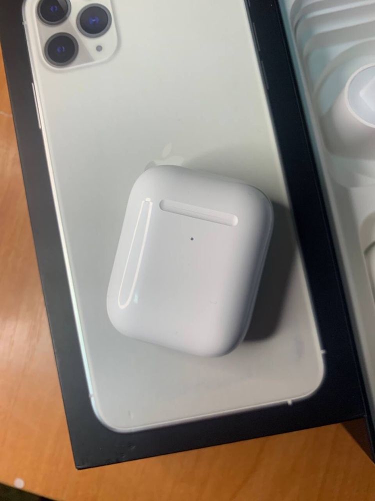 Навушники Apple Air Pods 2 оригінал в хорошему стані