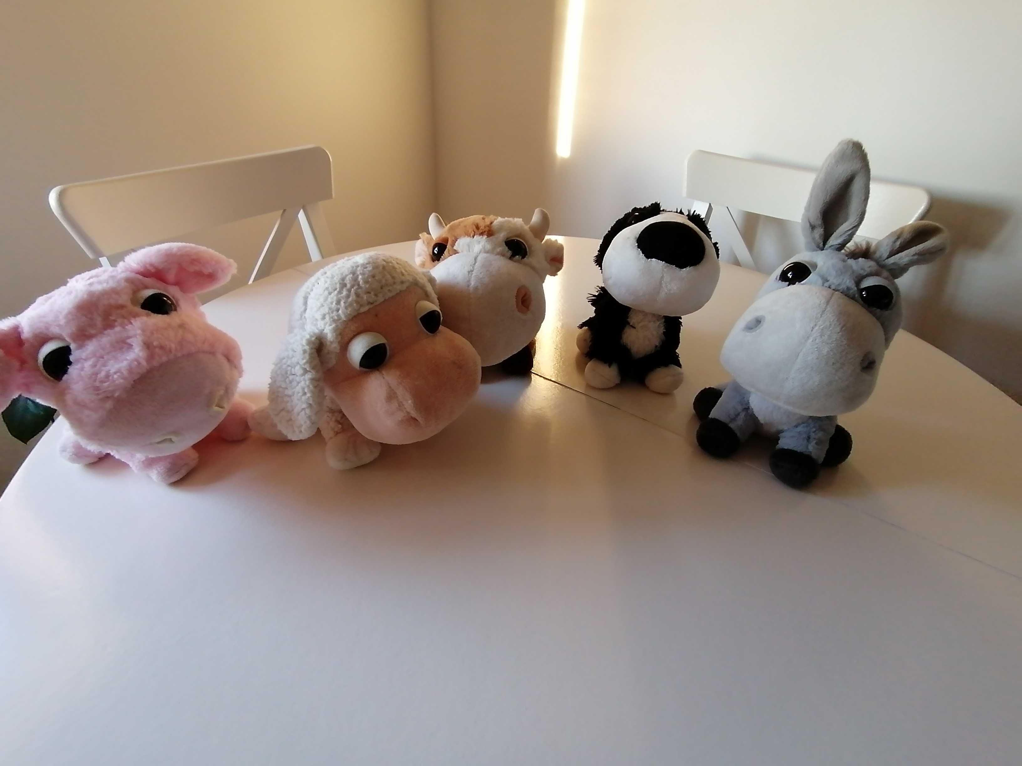 Vários peluches/ animais da quinta em bom estado