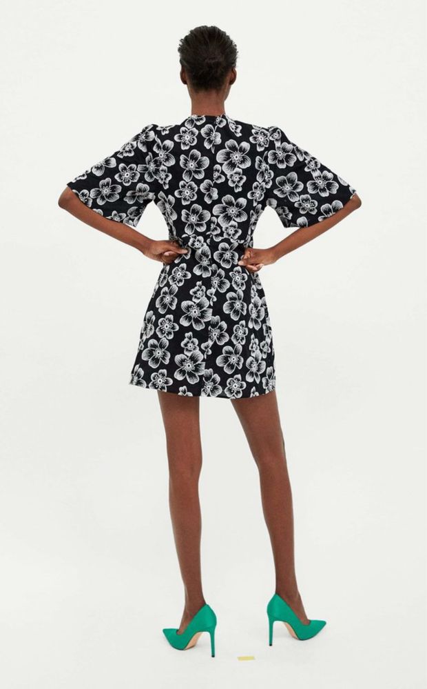 Zara вишита сукня