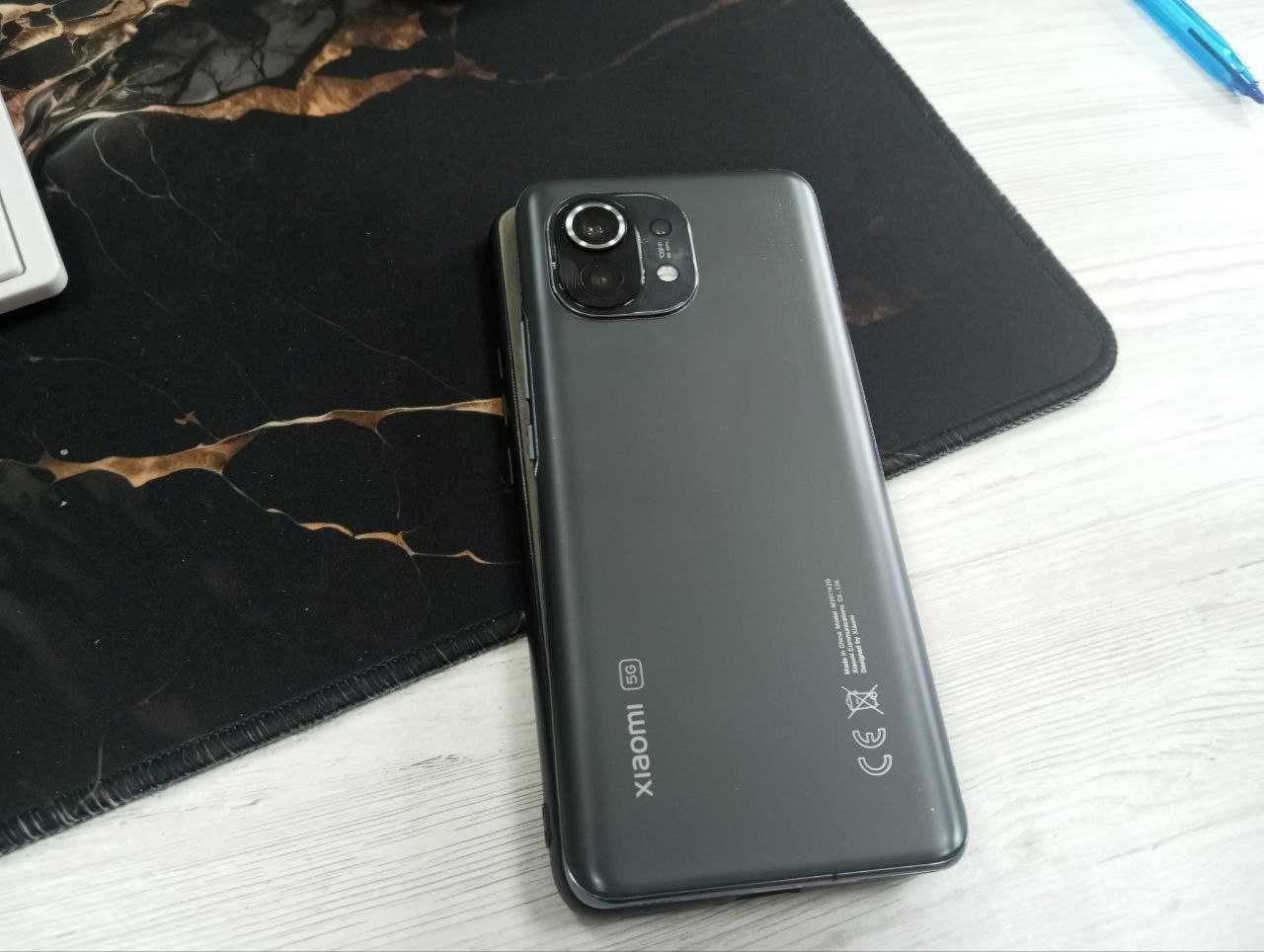 Продам Xiaomi MI 11 на 12/256