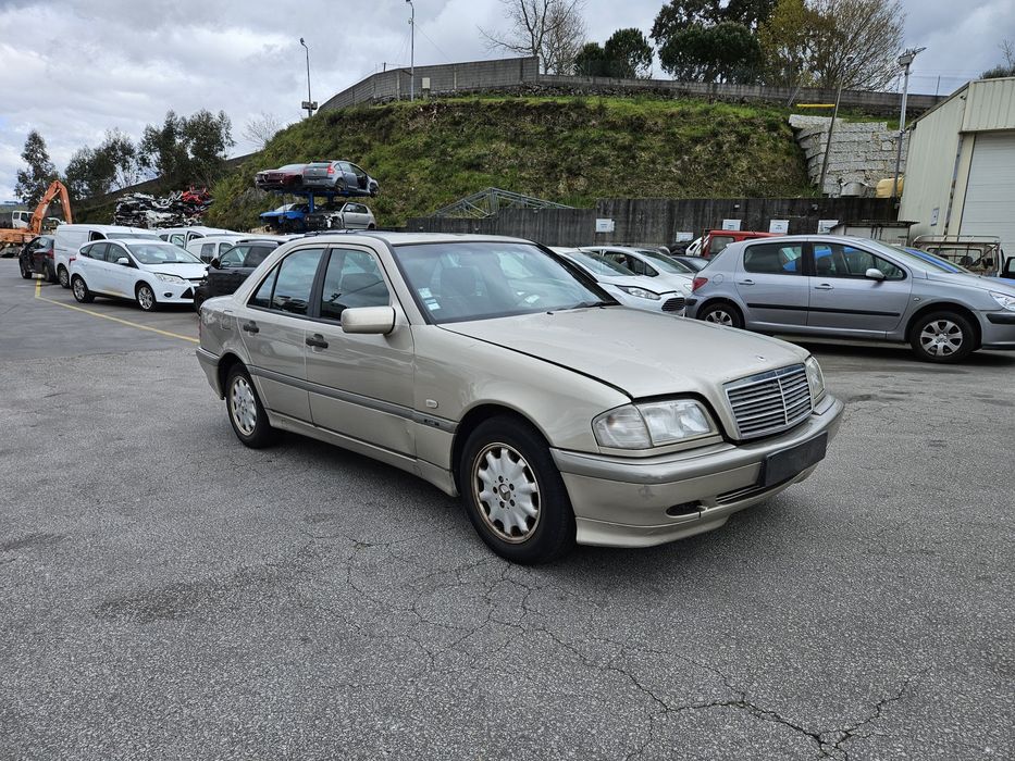 Mercedes-Benz W202 Classic C 220 Diesel de 1997 para peças