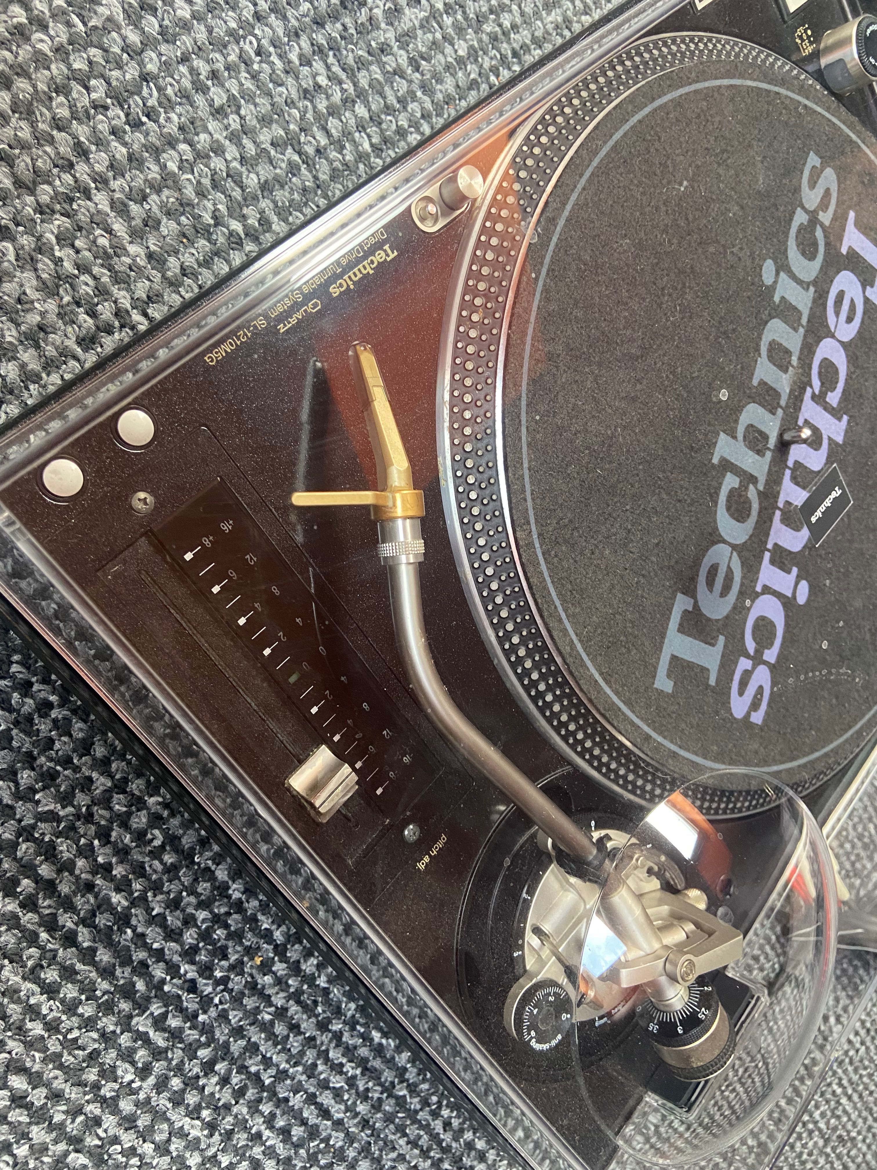 2 x Technics SL-1210 m5g