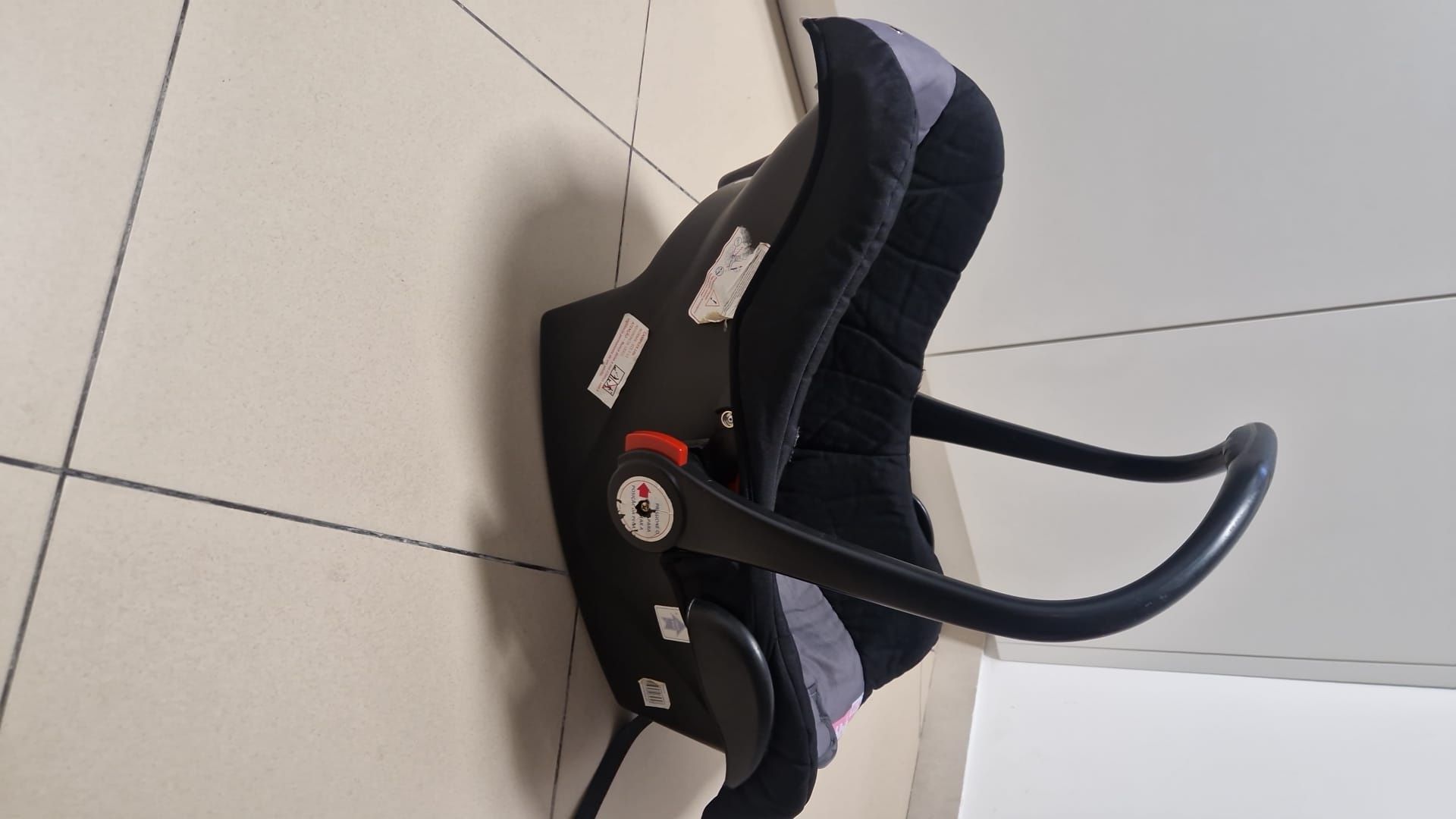 Cadeirinha de Bebé para Carro - Bébé Fix (Usada)
