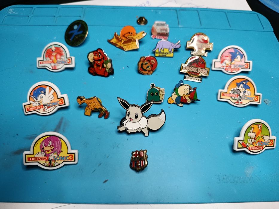 Coleção de pinos antigos