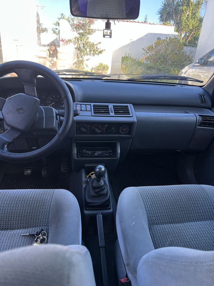 Clio rt 1.2    1993           148km