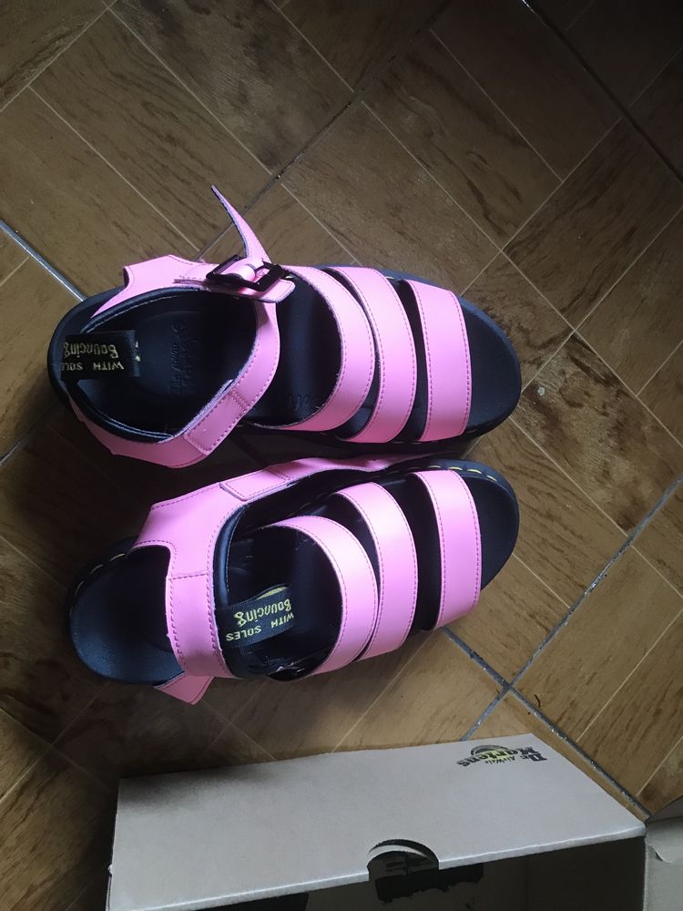 Sandalias Dr Martens cor de rosa, modelo Blaire