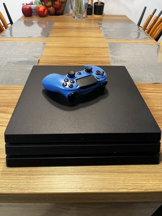 PlayStation 4 pro w bardzo dobrym stanie