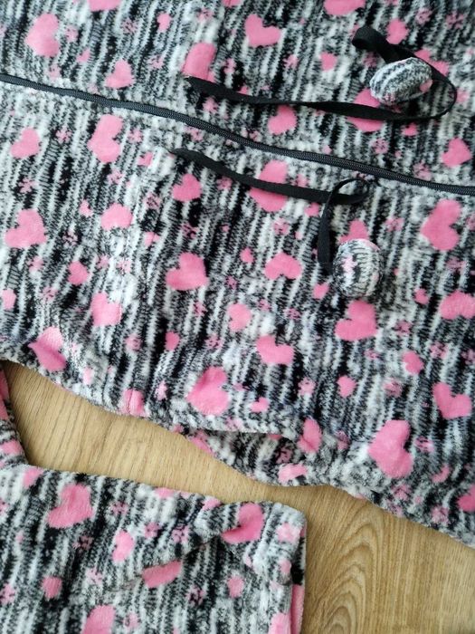 Pijama + robe + pantufas (10-12 anos)