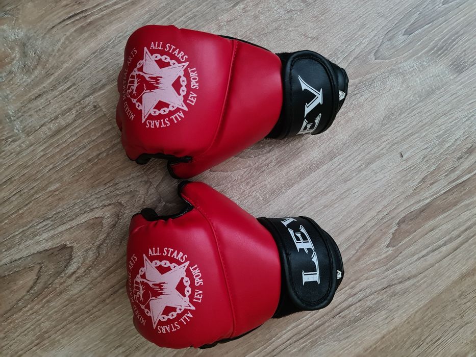 Бутси Nike Phantom 40 р рукавиці захист Venum Lev sport