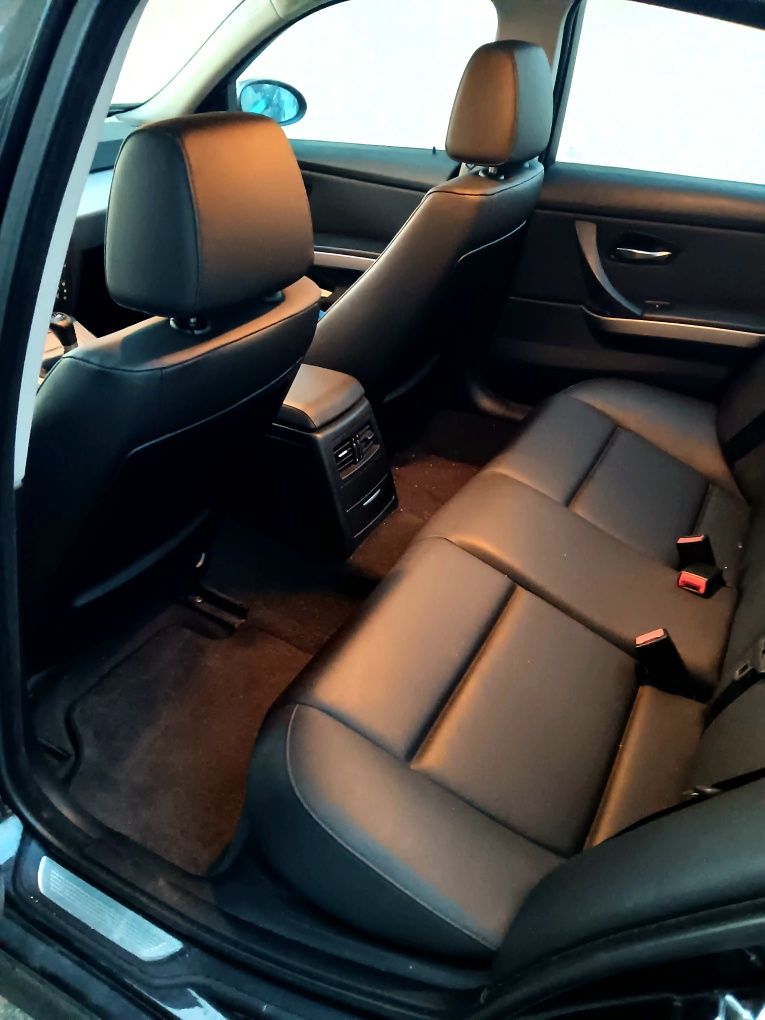 BMW - 320i e90 Sedan