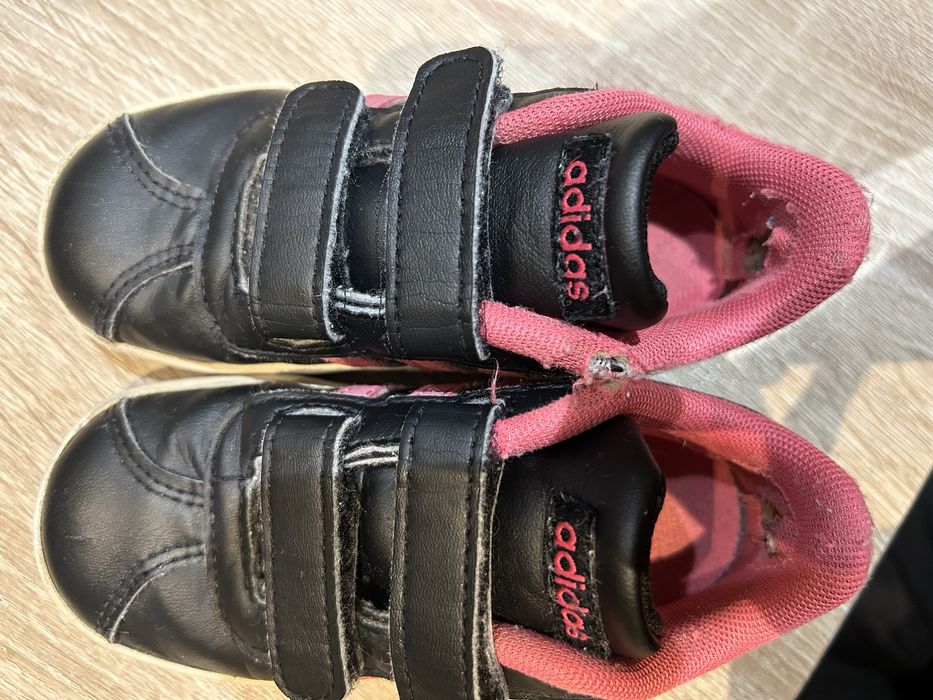 r. 24 Adidas czarne adidasy dla dziewczynki